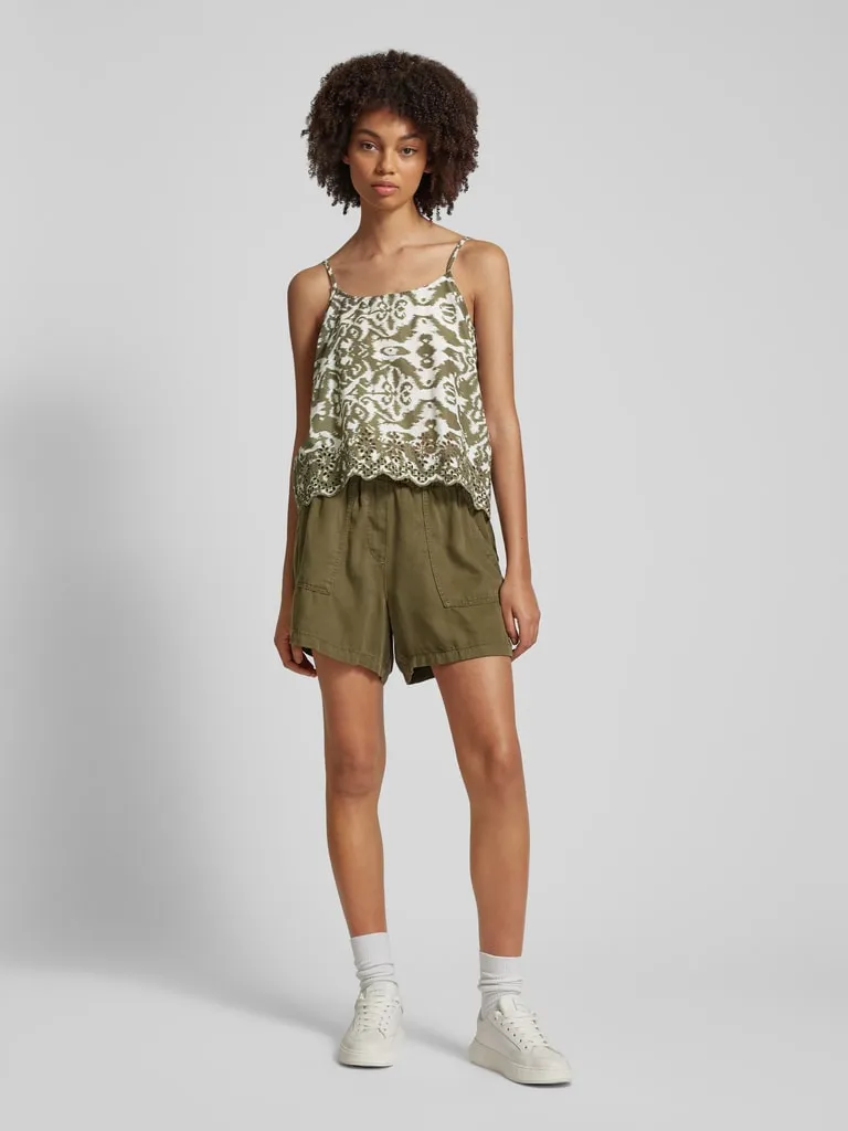 Only Blousetop met broderie anglaise, model 'LOU' in olijfgroen
